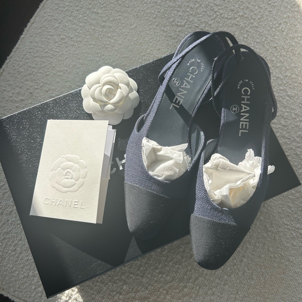 CHANEL Women's Navy Linen and Black Slingback Flats 36